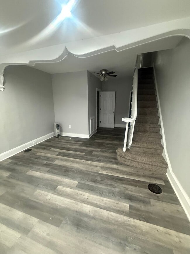 Building Photo - 2BR/1BA Apartment – Ideal for Families or Roommates