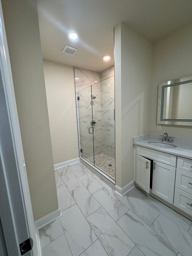 Building Photo - Be the first to live in this 3 bed/3.5 bath home across from Meharry Medical- great location with...