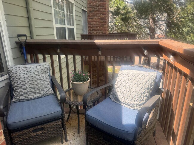 Building Photo - 2 bedroom Condo close to UCCS