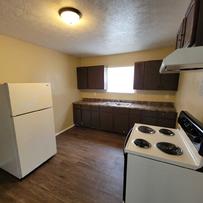 Building Photo - 4BR/1.5BATH House near Fairgrounds!