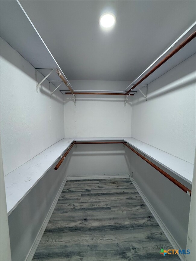 Building Photo - 1211 Clearwater Dr