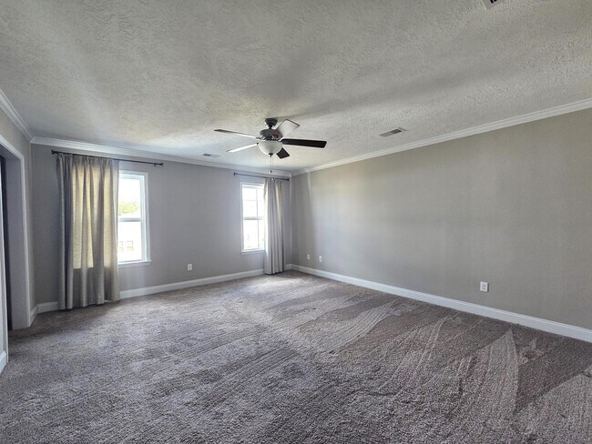 Building Photo - 710 Navan Ln