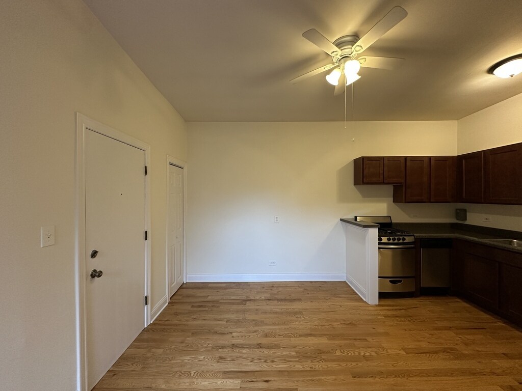 Building Photo - 830 W Newport Ave