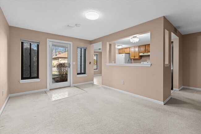 Building Photo - 221 Trailside Way