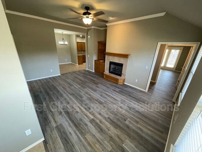 Building Photo - 400 N Willowood Dr