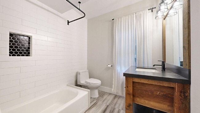 Building Photo - Beautifully Updated Flat with Gourmet Kitchen & Private Outdoor Retreat