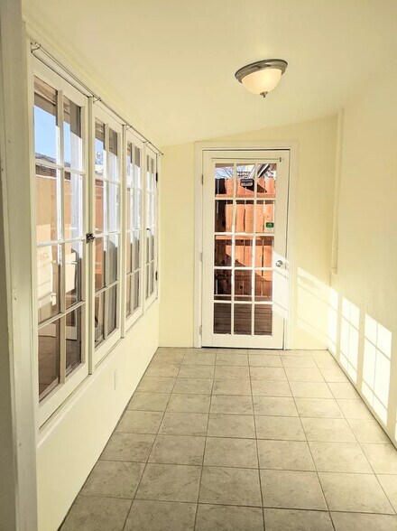 Non-Furnished Unit-2bed 1bath - 121 Fiesta St