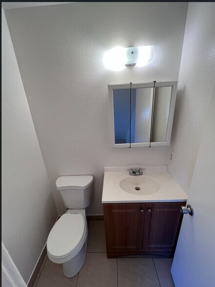 Building Photo - 1155 Delphinium St