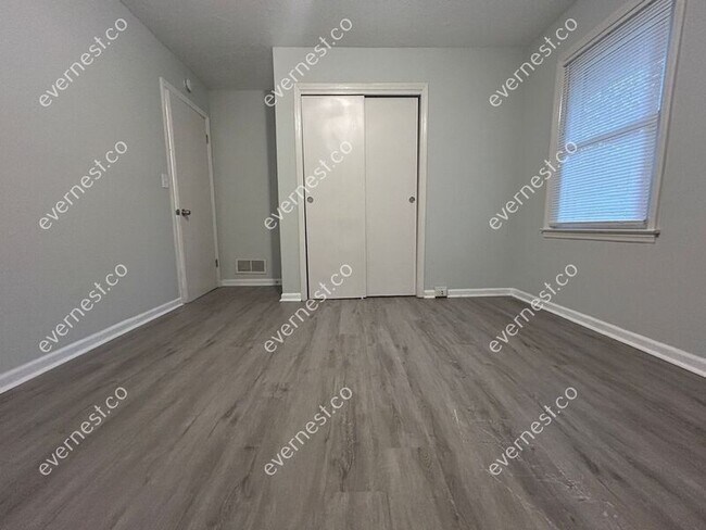 Building Photo - 2690 Lake Harbin Rd