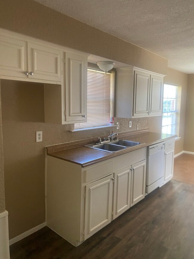 Building Photo - 1507 S Main St