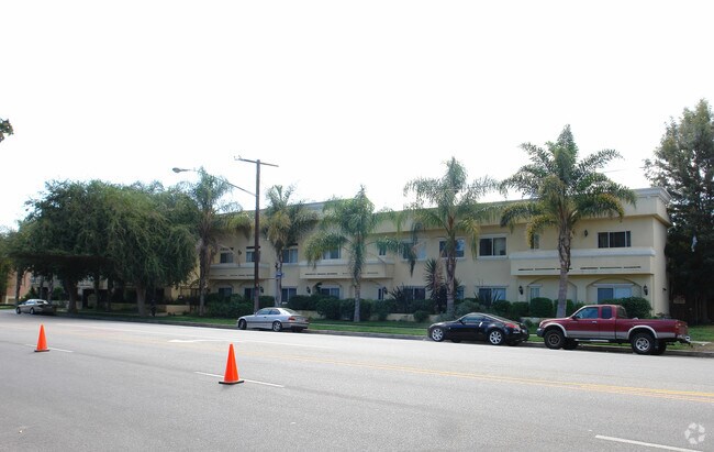 Building Photo - Riverside Regency