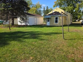 Building Photo - 2 Bed 1 Bath Single Family Home in Wiscons...