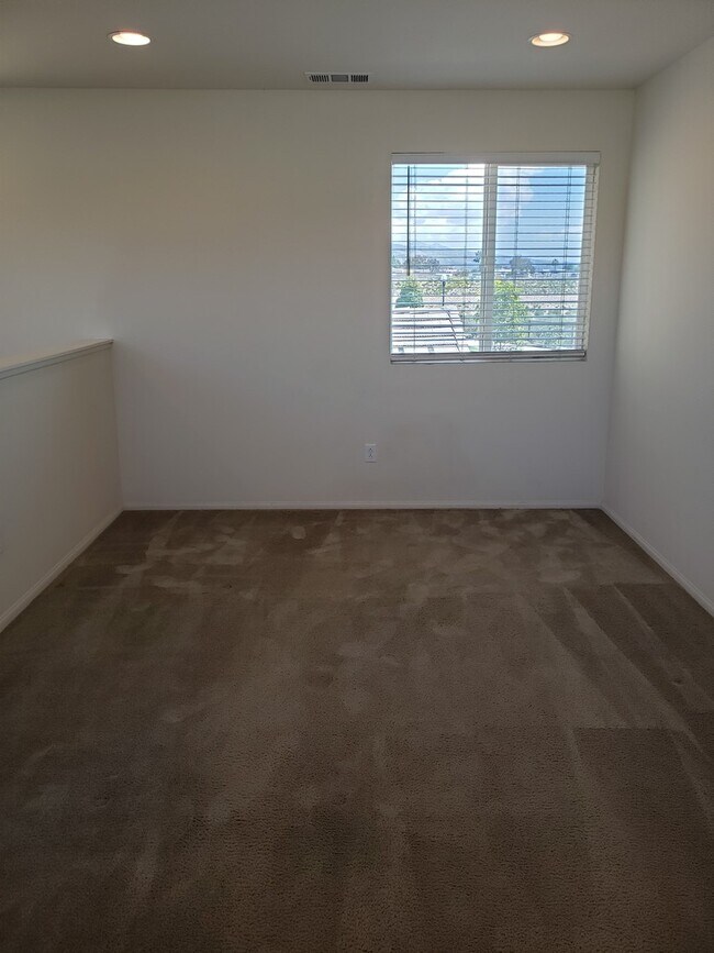 Building Photo - Riverpark 3+3 Single Family Home $4200