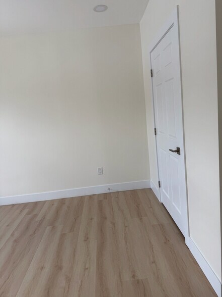 Building Photo - 204 E Plank Rd