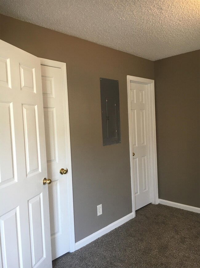 Building Photo - 1875 Carrington Dr