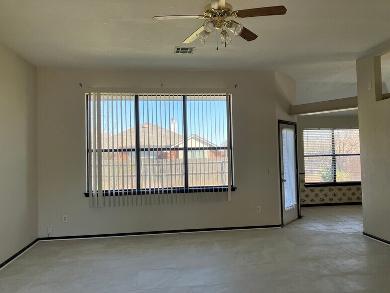 Building Photo - 16300 Seminole Dr