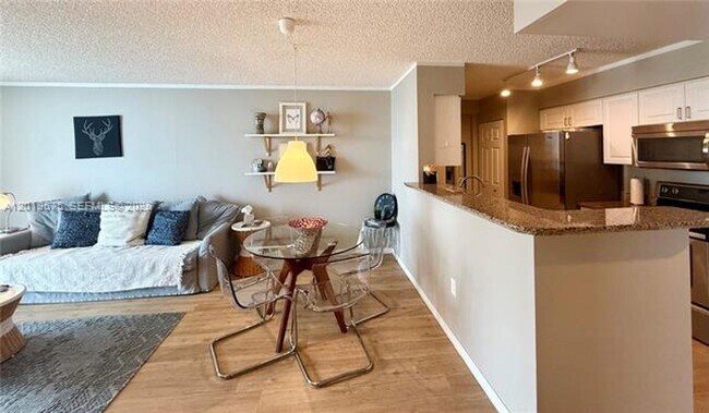 Building Photo - 1155 Brickell Bay Dr