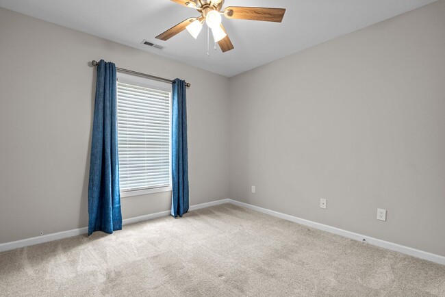 Building Photo - 3 Bed 2 Bath Convenient to Fayetteville an...