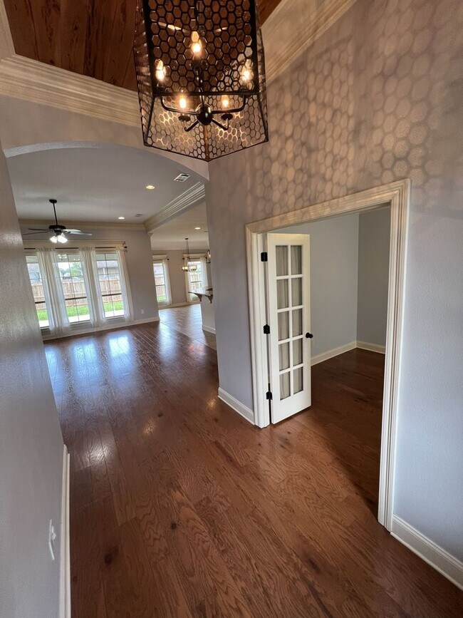 Building Photo - 7335 Oak View Dr.