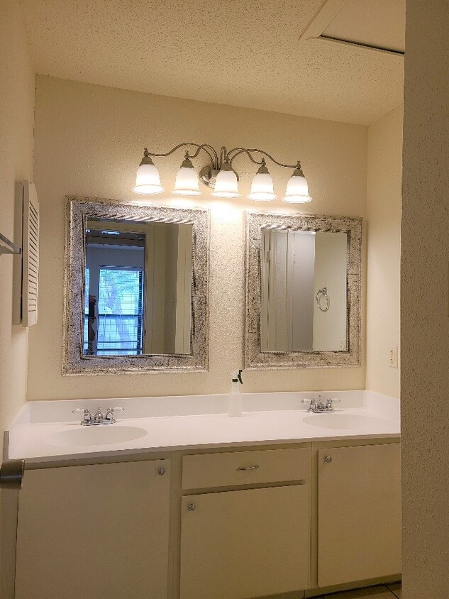 Bath Room - 7900 N Stadium Dr