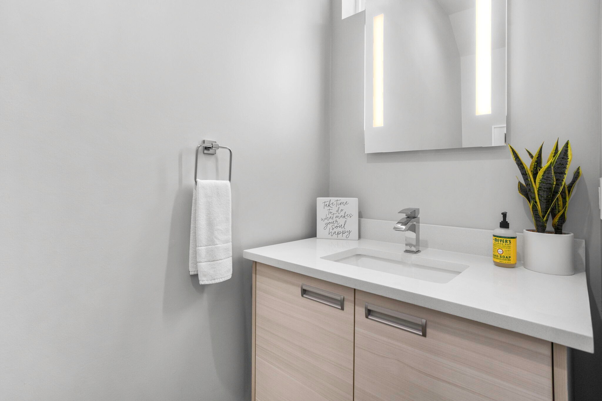 Building Photo - 326 Clay