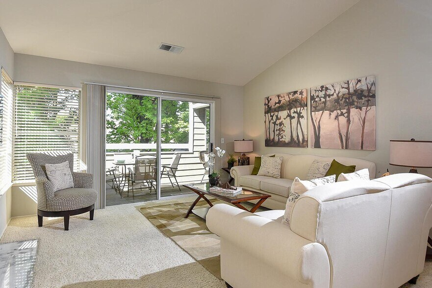 Building Photo - 1711 Parkview Green Cir