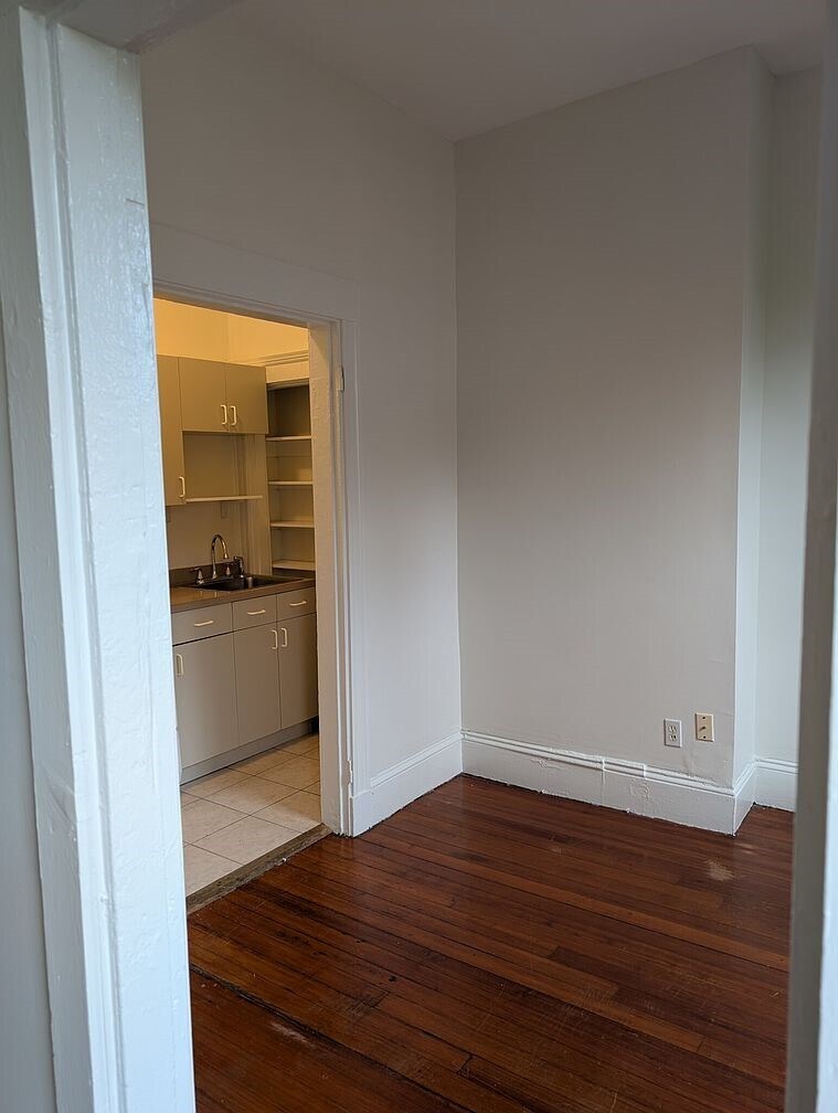 Building Photo - 509 Columbus Ave
