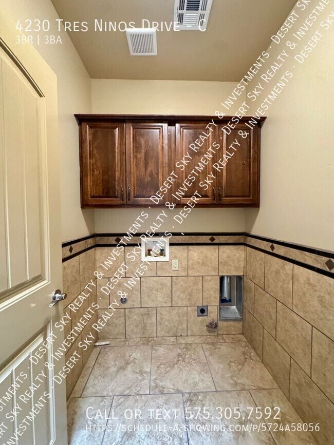 Building Photo - 4230 Tres Ninos Dr