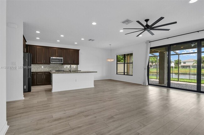 Building Photo - 8089 Ironstone Dr