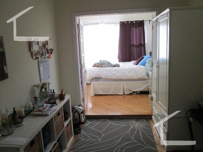 Building Photo - Washington Sq. Location. 3 Full Bathrooms, Porch, Central Heat/AC