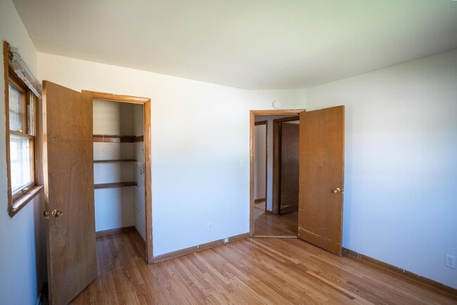 Building Photo - 5650 N 97th St