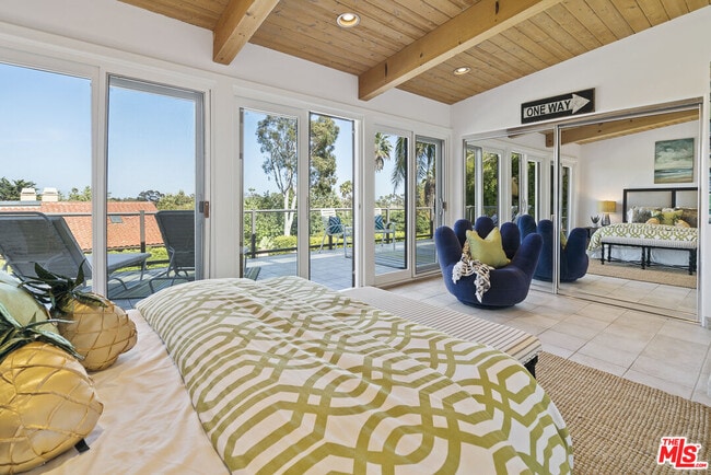 Building Photo - 7036 Grasswood Ave