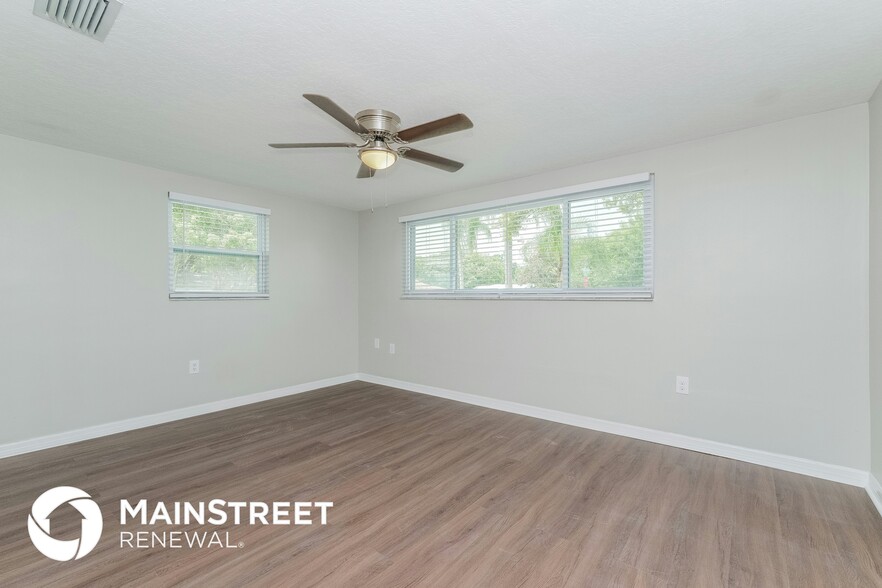 Building Photo - 5700 Thrush Dr