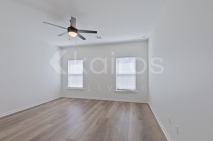 Building Photo - 118 Rainfall Ln