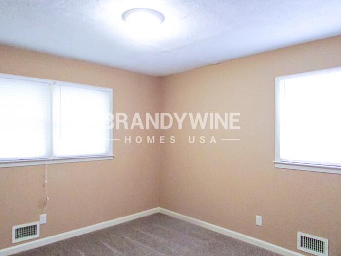 Building Photo - 4060 W Stubbs Rd