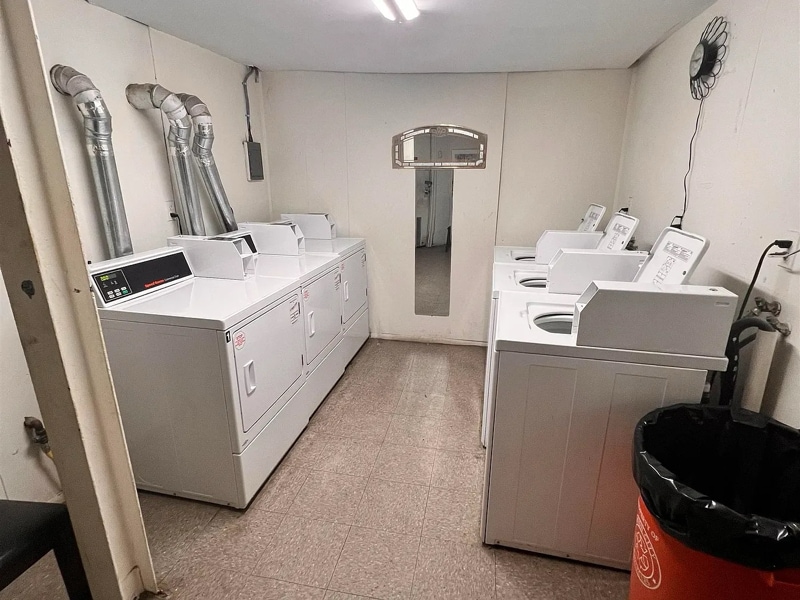 Building Photo - 217 44th St