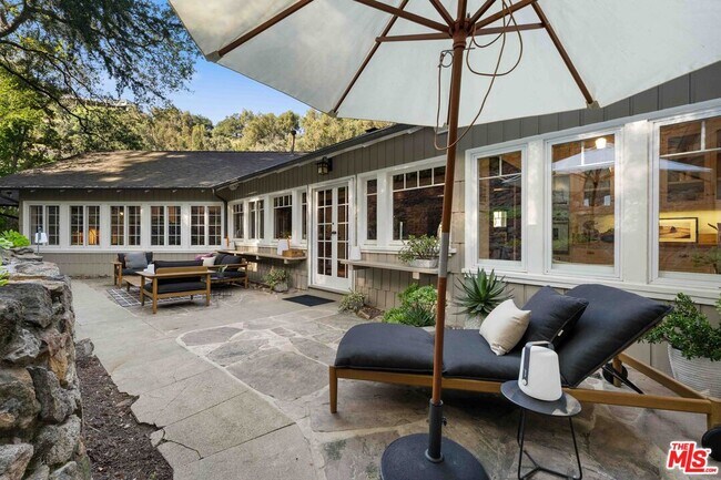 Building Photo - 8050 Jovenita Canyon Dr