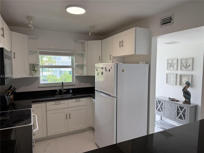 Building Photo - 1750 S Ocean Blvd