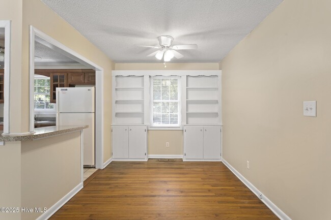 Building Photo - 404 Dogwood Ln