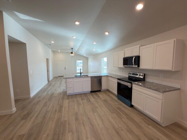 Building Photo - 1209 Cottonwood Ave