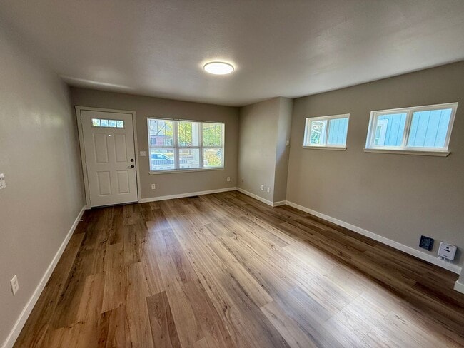 Building Photo - Charming Renovated Cottage with Spacious Y...