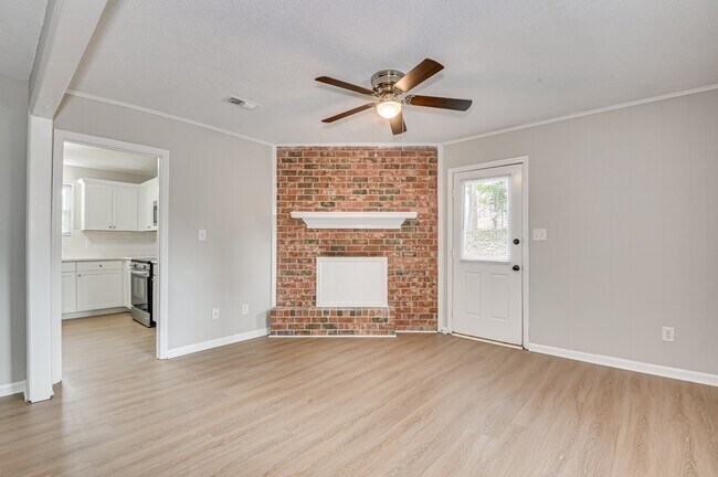 Building Photo - 208 Foxdale Dr