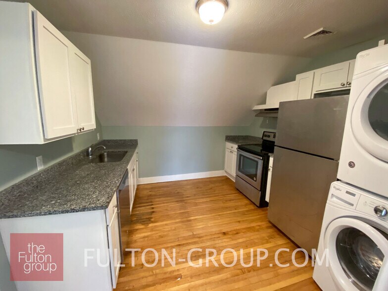 Building Photo - 36 Dwight Ave SE