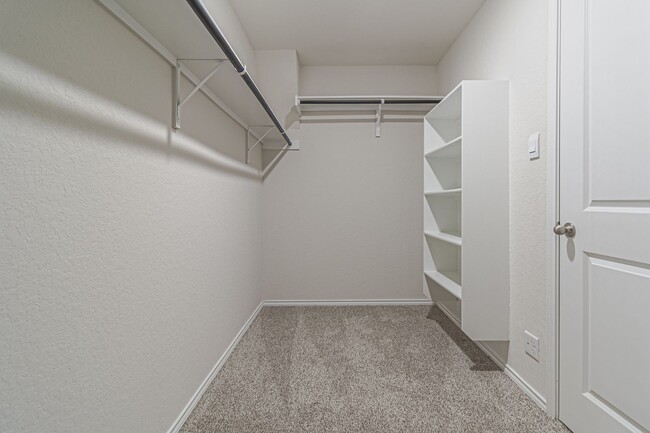 Building Photo - $300 OFF 1ST MONTH RENT IF YOU MOVE IN WIT...