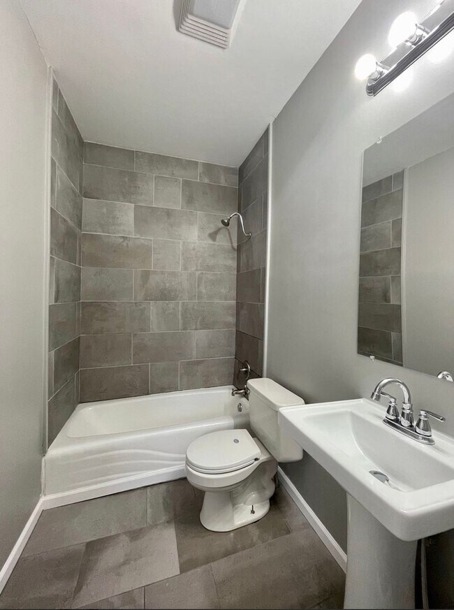 Building Photo - Beautiful 2 bed 1 Bath Home!