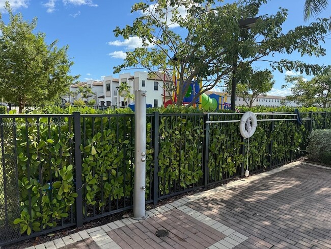 Building Photo - 945 NE 211th St