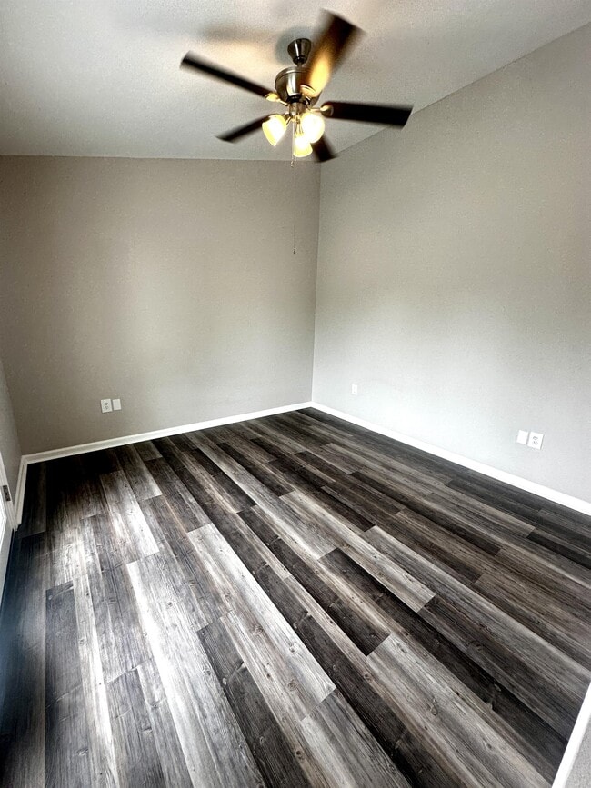 Building Photo - 1814 Fox Run Dr