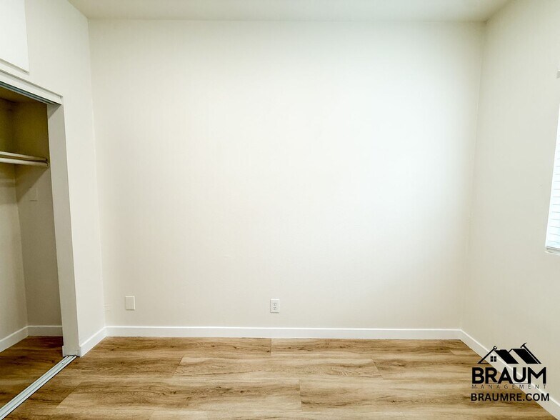 Building Photo - 11459 Collins St