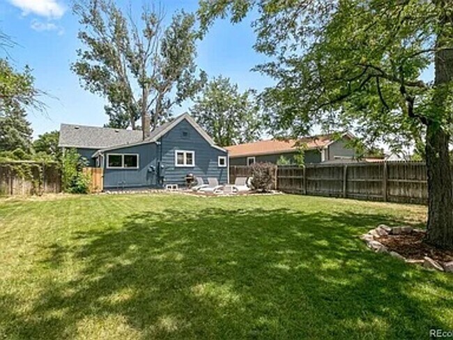 Building Photo - Charming 2 Bed 2 Bath house with Basement flex room in the heart of Englewood!