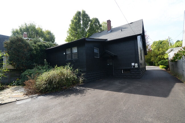 Building Photo - 724 S 5th St